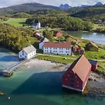 Kjerringoy Bryggehotell 4*