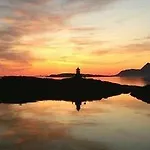 Kjerringoy Bryggehotell 4*