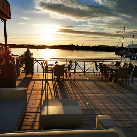 Kjerringoy Bryggehotell Szálloda 4*