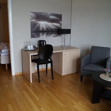 Kjerringoy Bryggehotell Otel 4*