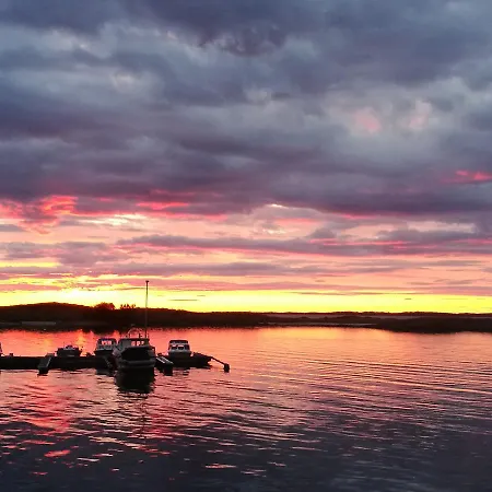 Kjerringoy Bryggehotell 4*