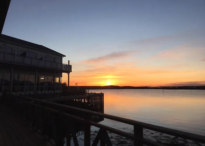 Kjerringoy Bryggehotell Hotell 4*