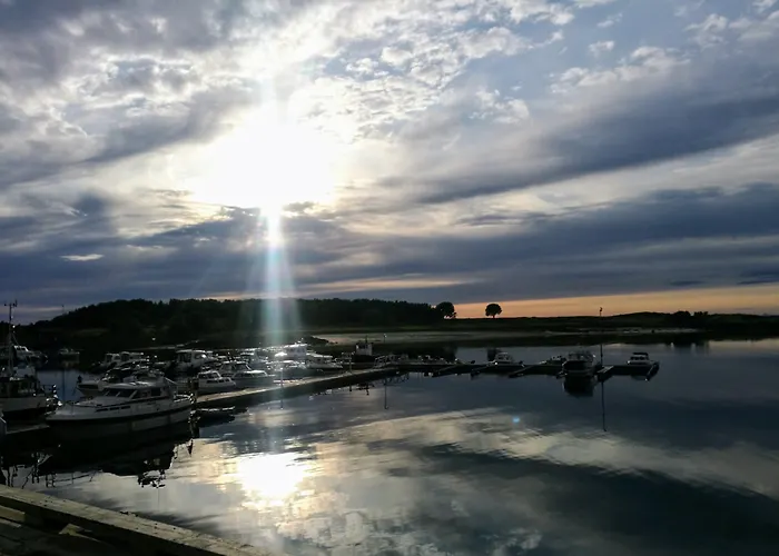 Kjerringoy Bryggehotell Otel