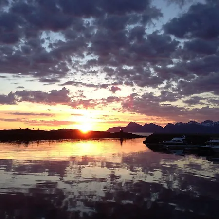 Kjerringoy Bryggehotell ホテル