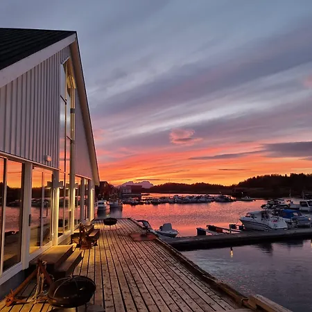 Kjerringoy Bryggehotell ホテル