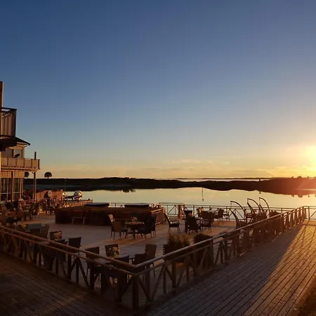 Kjerringoy Bryggehotell ホテル 4*